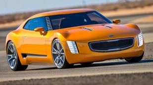 Kia GT4: gyors és formás