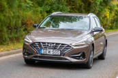 Új Hyundai i30 kombi 1.5 DPi teszt Új Hyundai i30 kombi 1.5 DPi teszt
