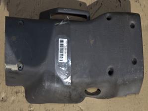 NISSAN CABSTAR KORMÁNY BURKOLAT ALSÓ BONTOTT