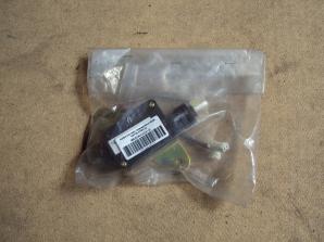 MAZDA 323-1994- CSOMAGTÉRAJTÓZÁR MOTOR GYÁRI ÚJ 