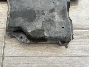 MOTORVÉDŐ BURKOLAT 1FÜL HIÁNYZIK