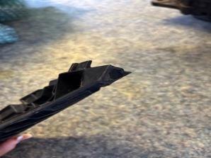 LÖKHÁRÍTÓ FELSŐ MŰANYAG TARTÓ